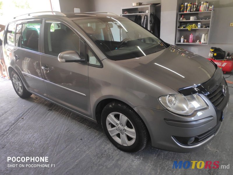 2007' Volkswagen Touran photo #2