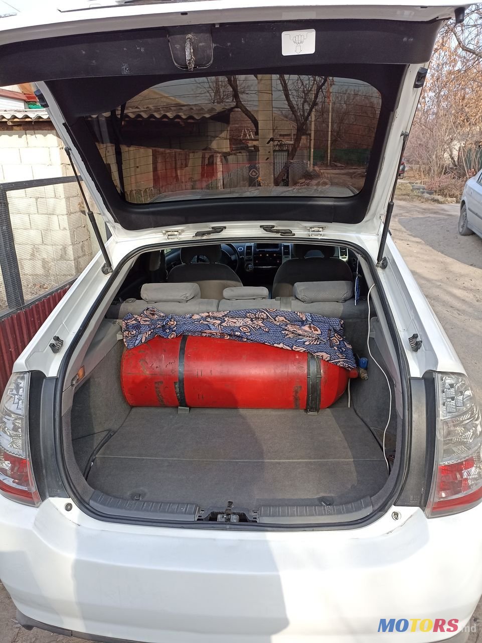 2008' Toyota Prius photo #5