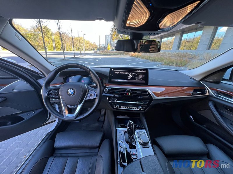 2020' BMW 5 Series photo #6