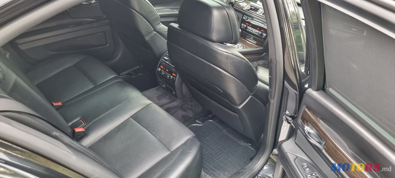 2011' BMW 7 Series photo #6