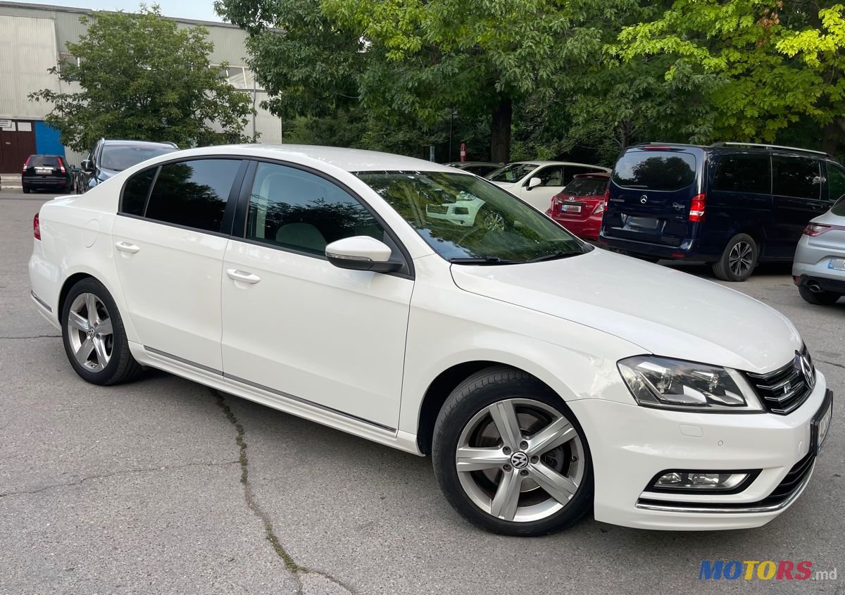 2013' Volkswagen Passat photo #1