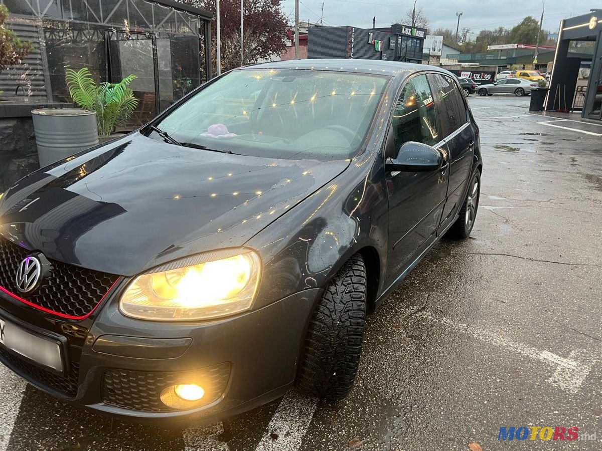 2004' Volkswagen Golf photo #2