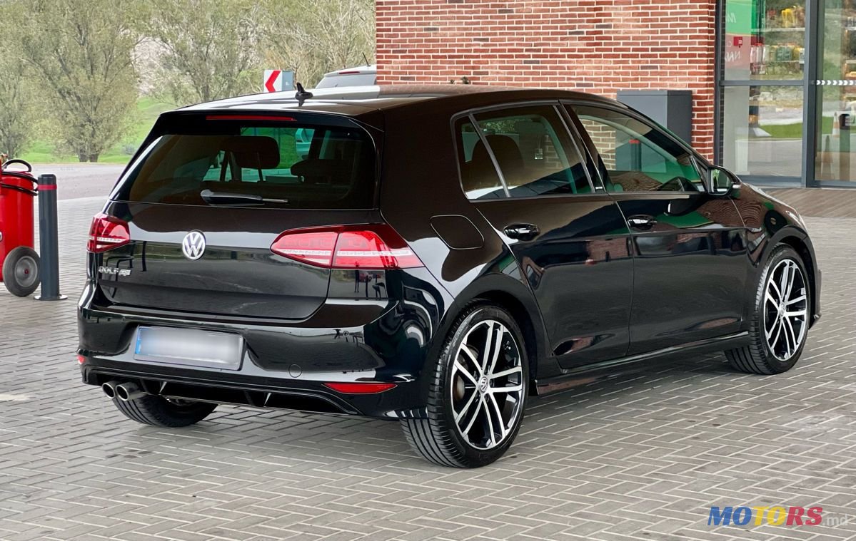 2017' Volkswagen Golf photo #4