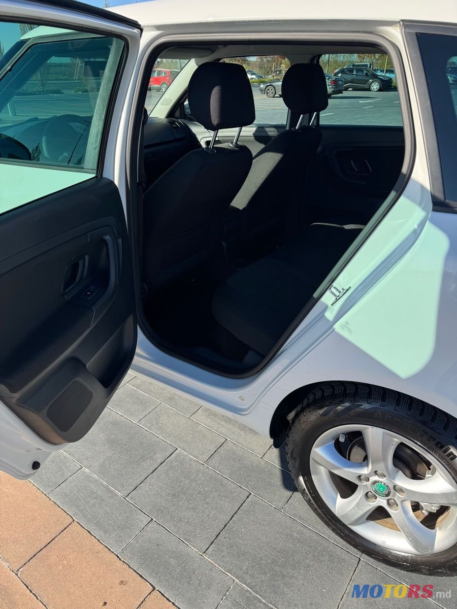 2012' Skoda Fabia photo #6