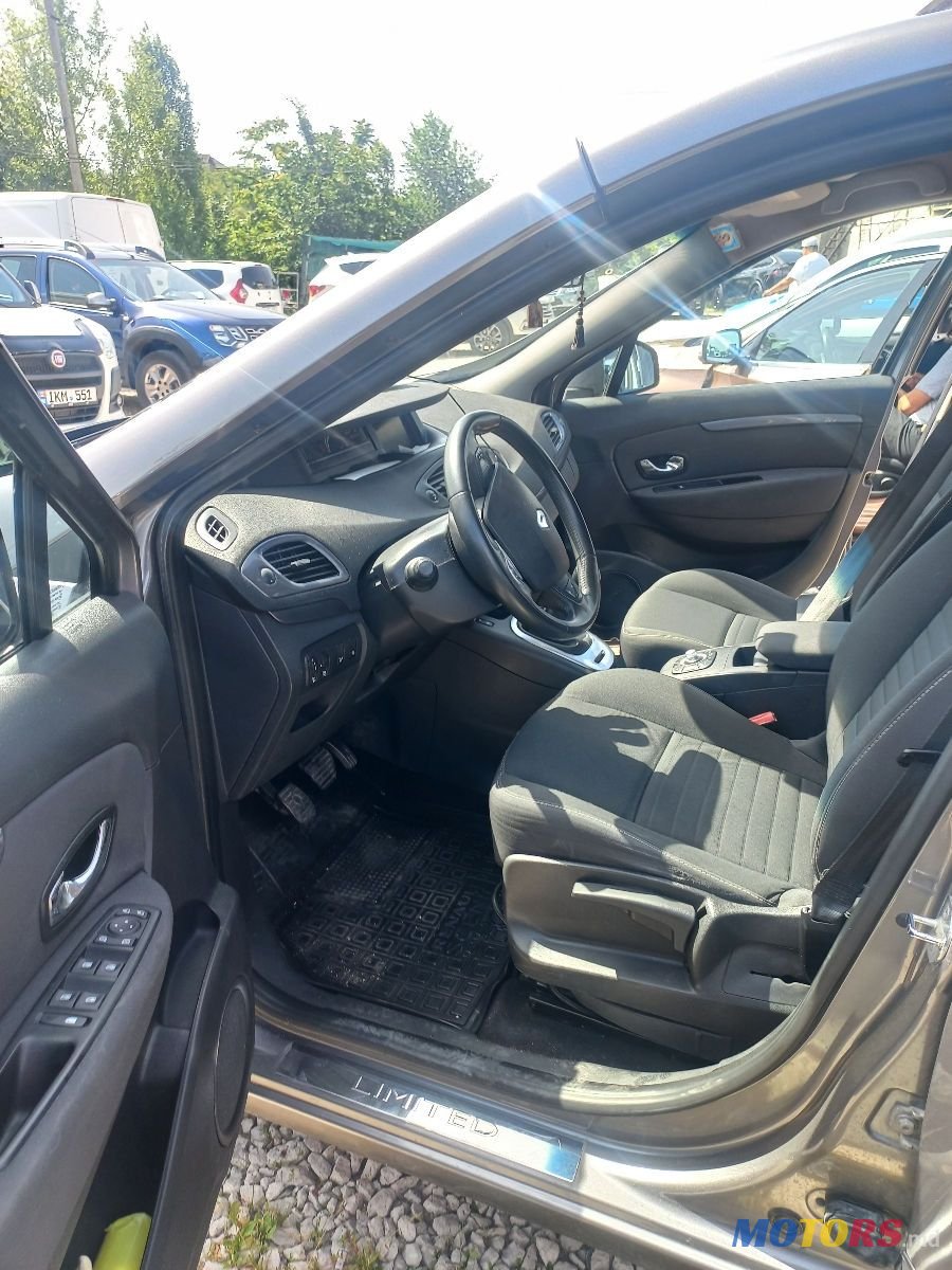 2014' Renault Scenic photo #3