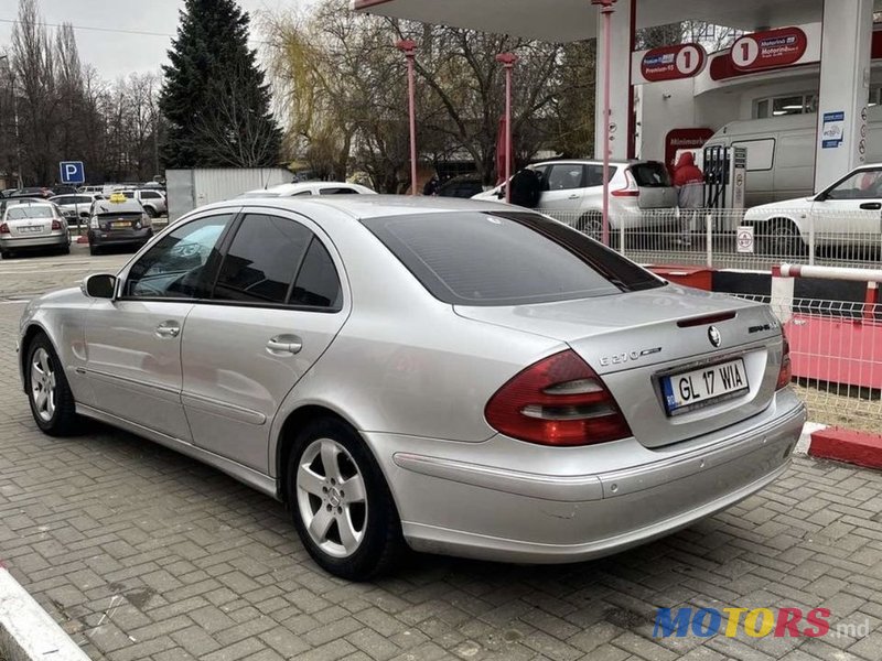 2004' Mercedes-Benz E Класс photo #5