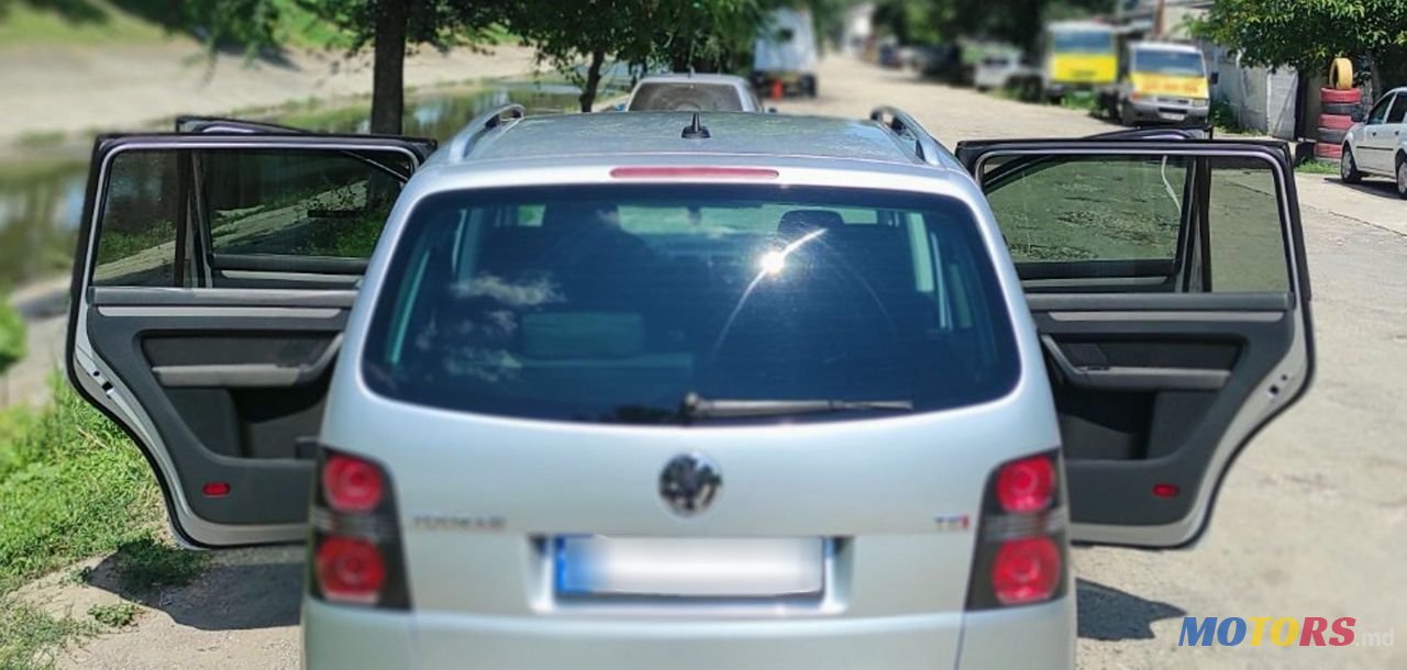 2010' Volkswagen Touran photo #5