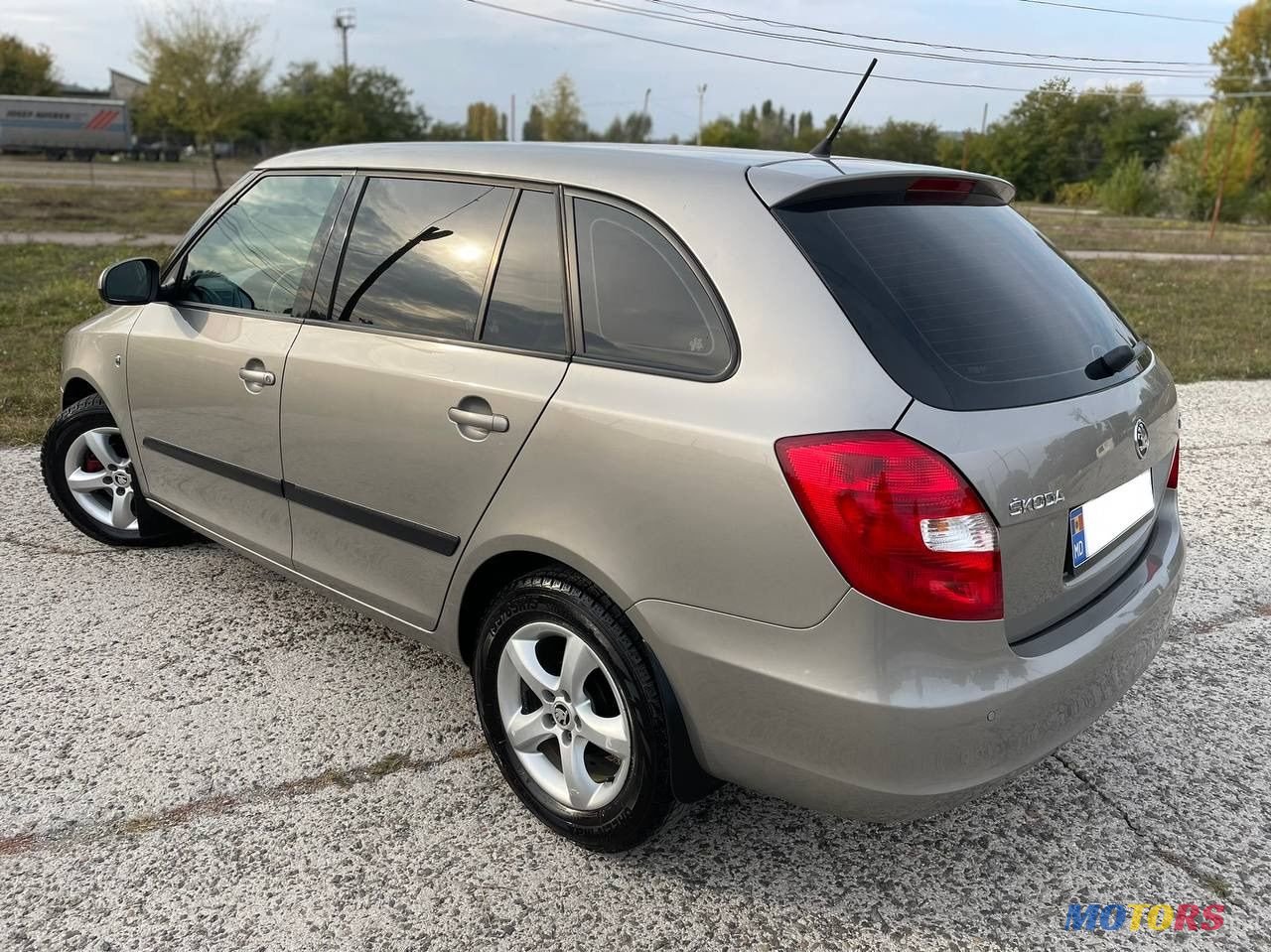 2013' Skoda Fabia photo #4