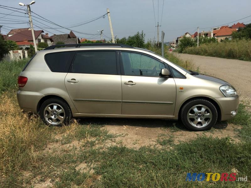 2003' Toyota Avensis photo #1