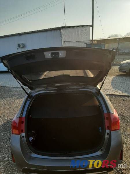 2014' Toyota Auris photo #3