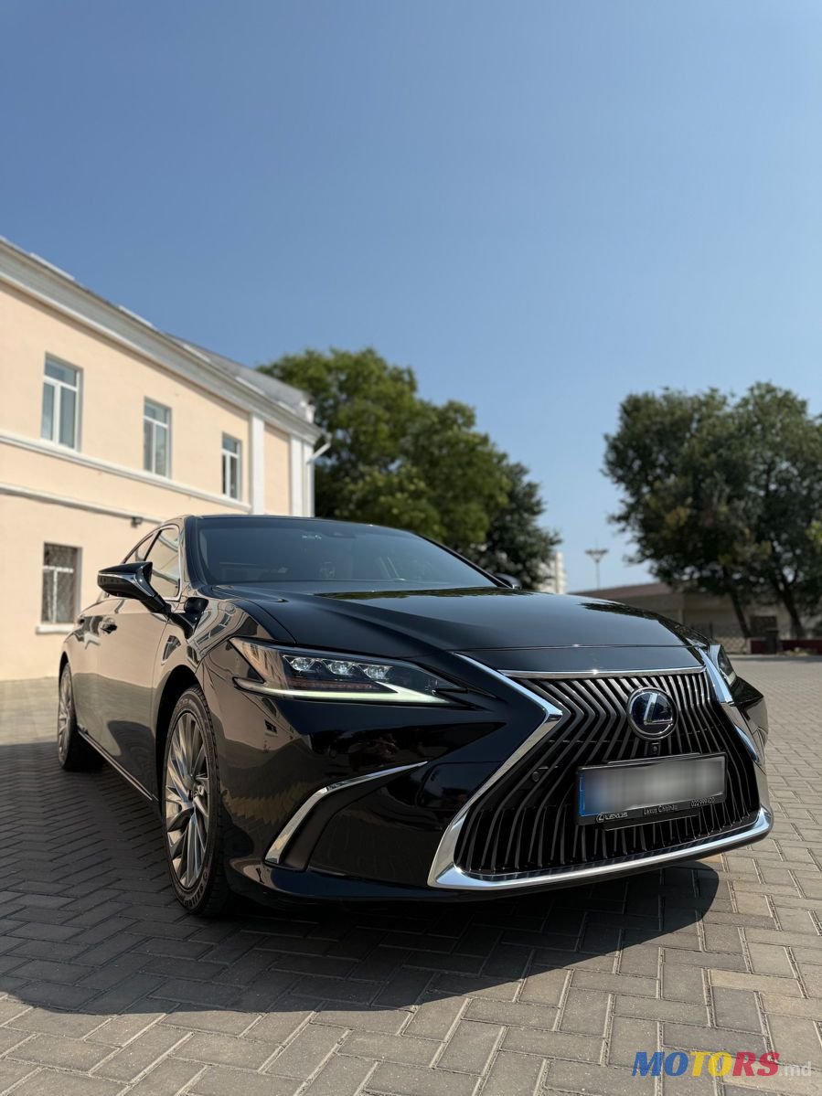 2019' Lexus Es Series photo #1
