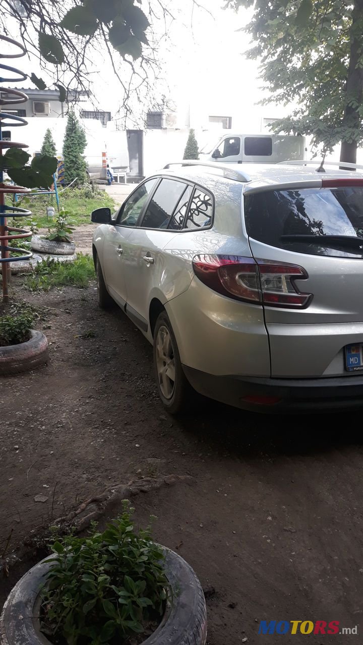 2012' Renault Megane photo #5