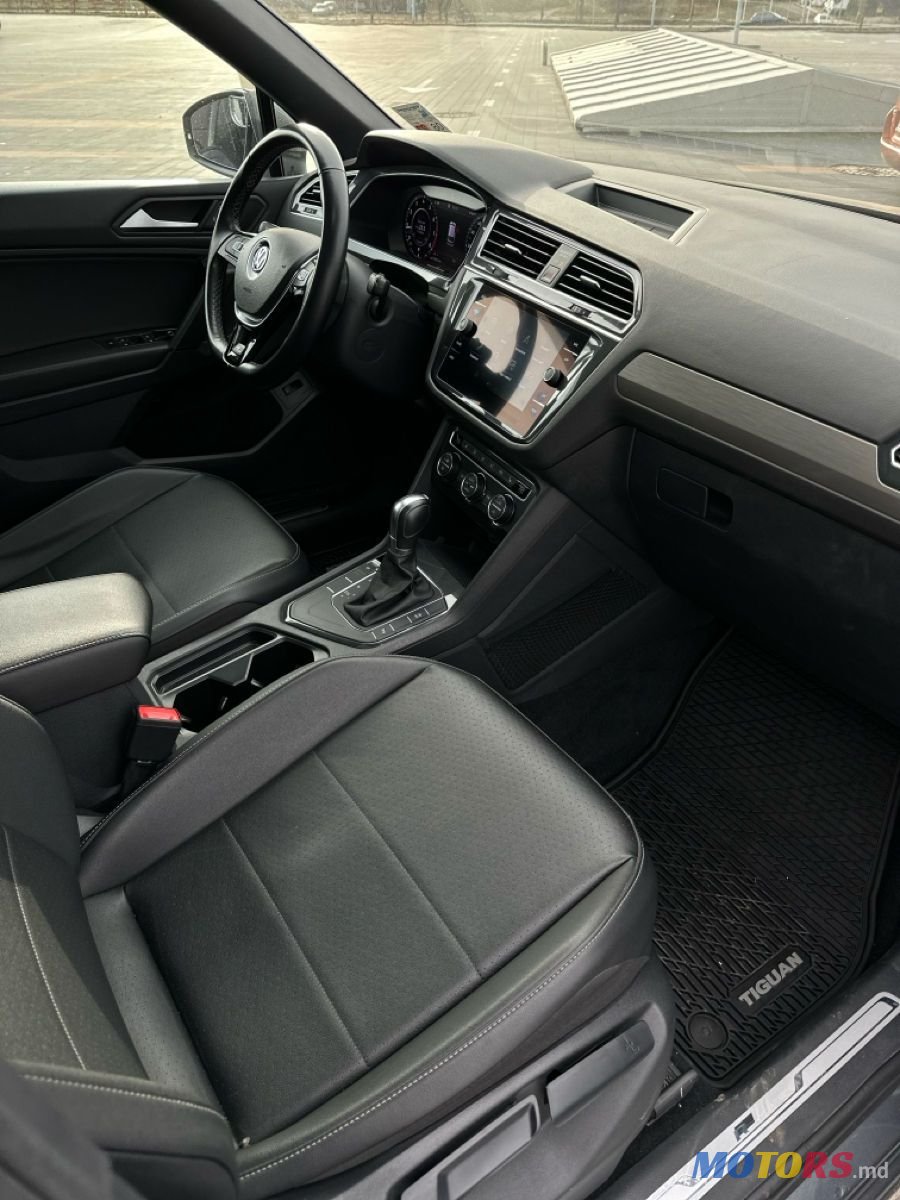 2018' Volkswagen Tiguan photo #4