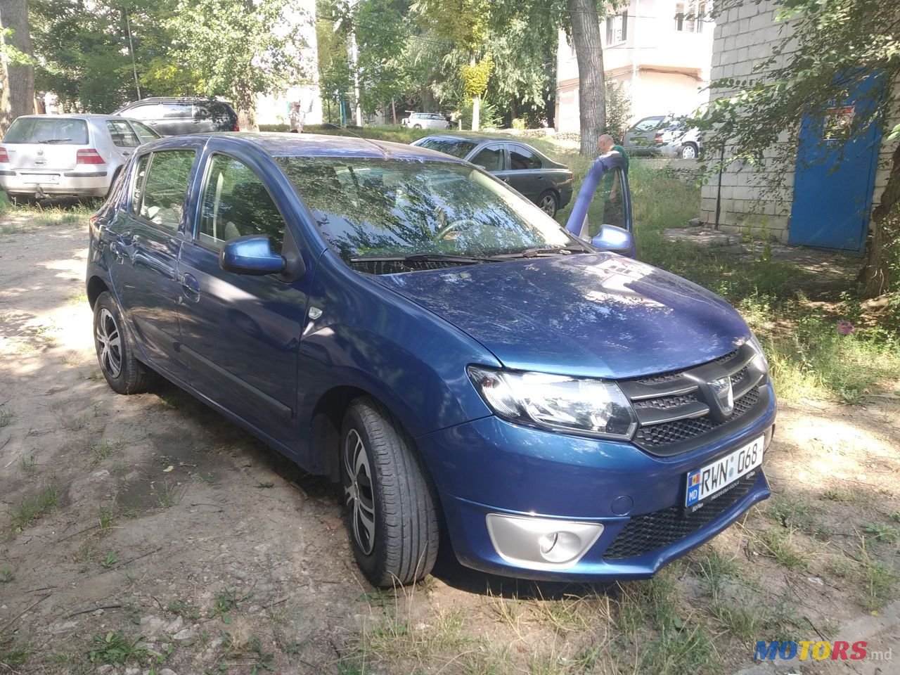 2013' Dacia Sandero photo #1