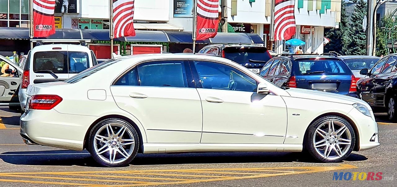 2011' Mercedes-Benz E-Class photo #5