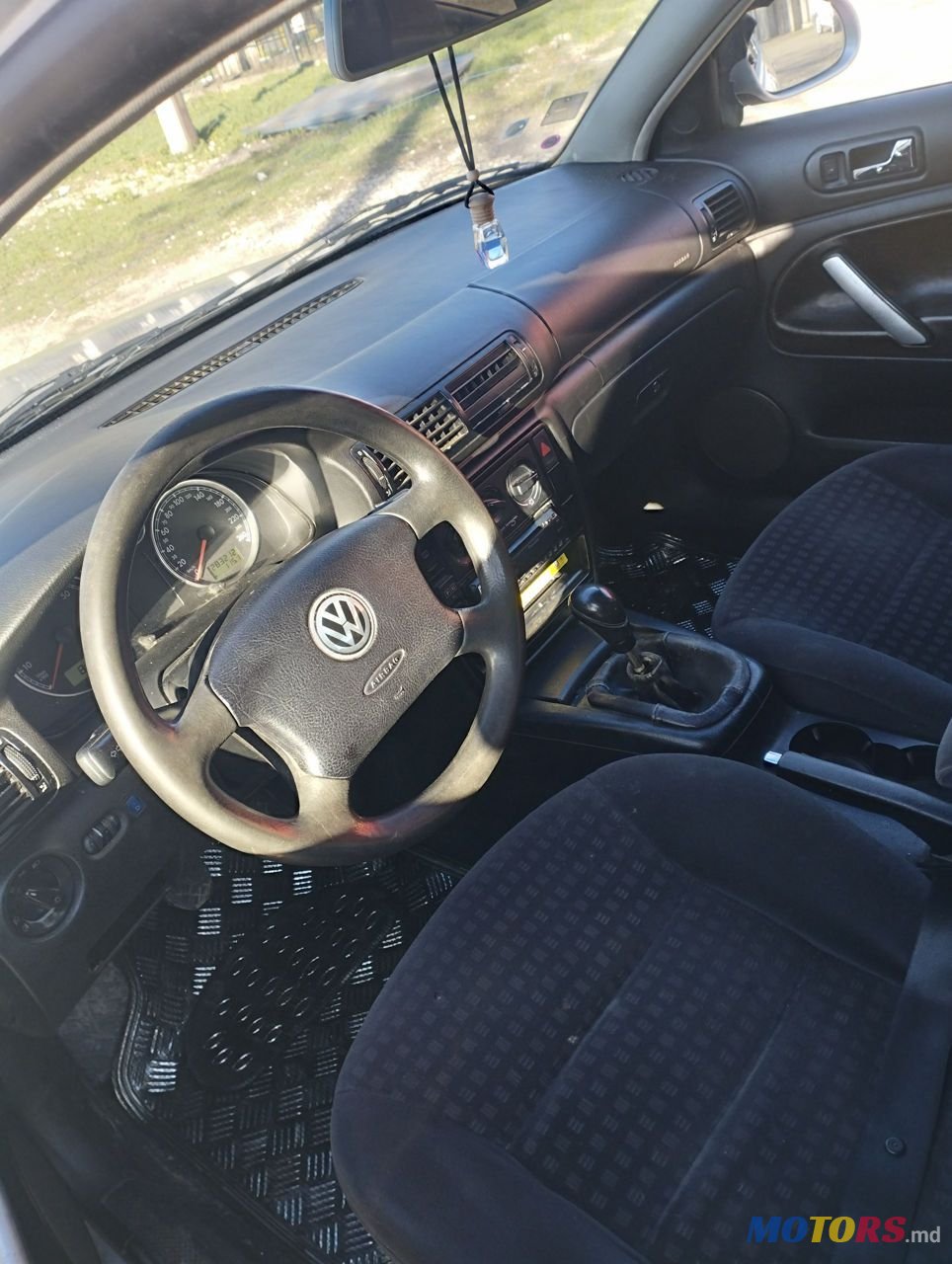 2001' Volkswagen Passat photo #5