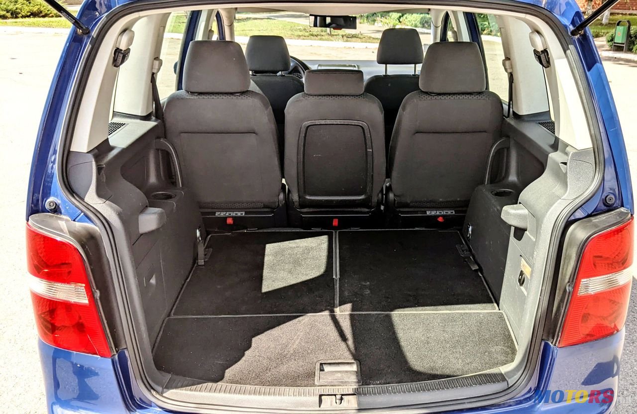 2006' Volkswagen Touran photo #6