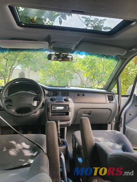 2003' Hyundai Trajet photo #5