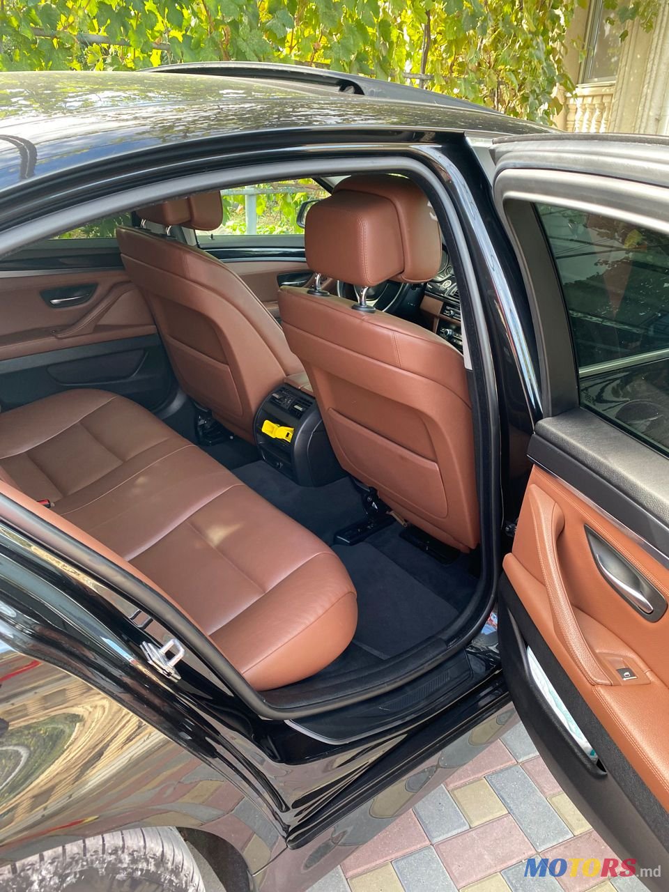 2010' BMW 5 Series photo #6