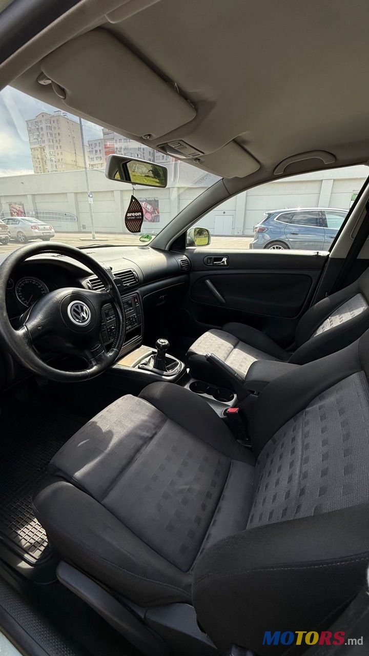 2001' Volkswagen Passat photo #6