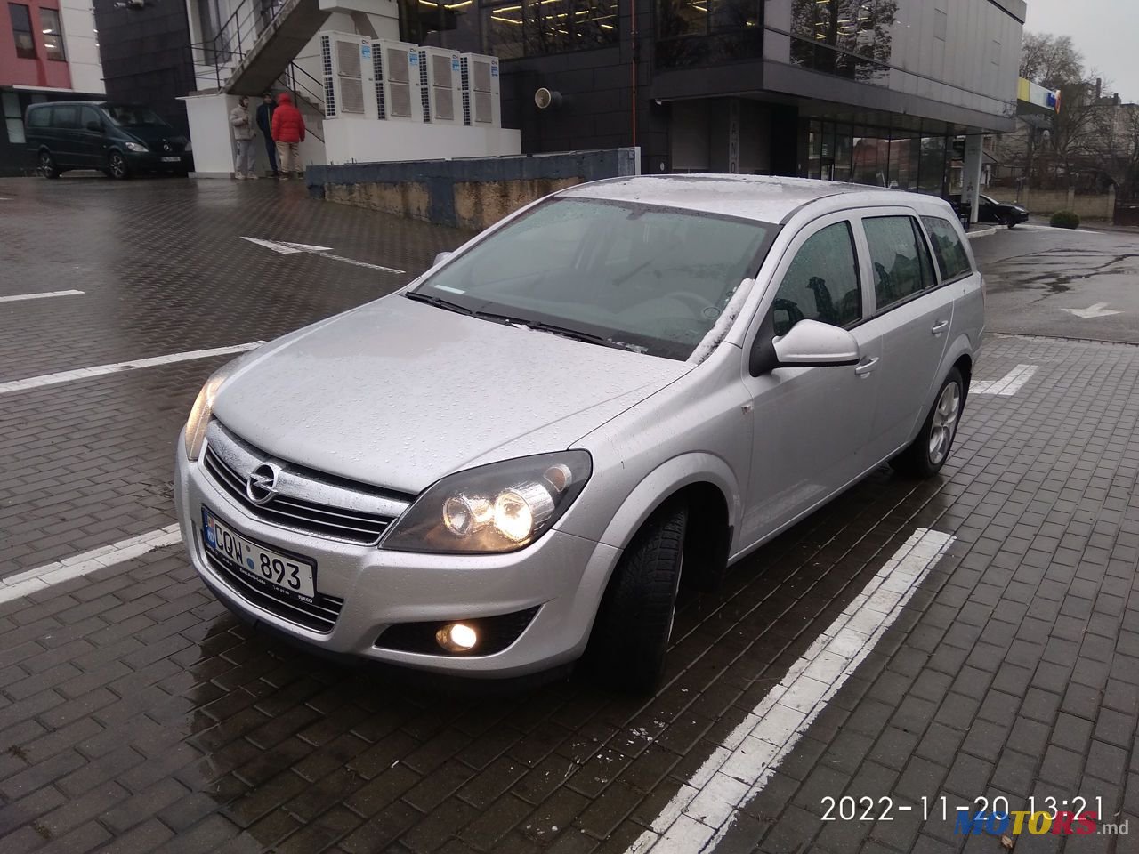 2012' Opel Astra photo #2