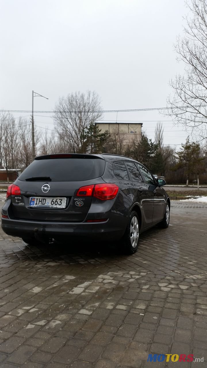 2012' Opel Astra J photo #3