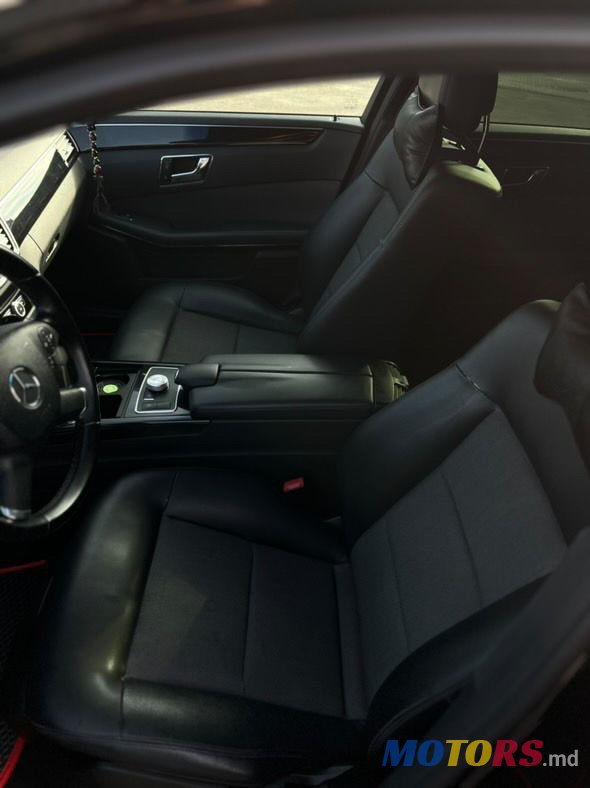 2011' Mercedes-Benz E-Class photo #4