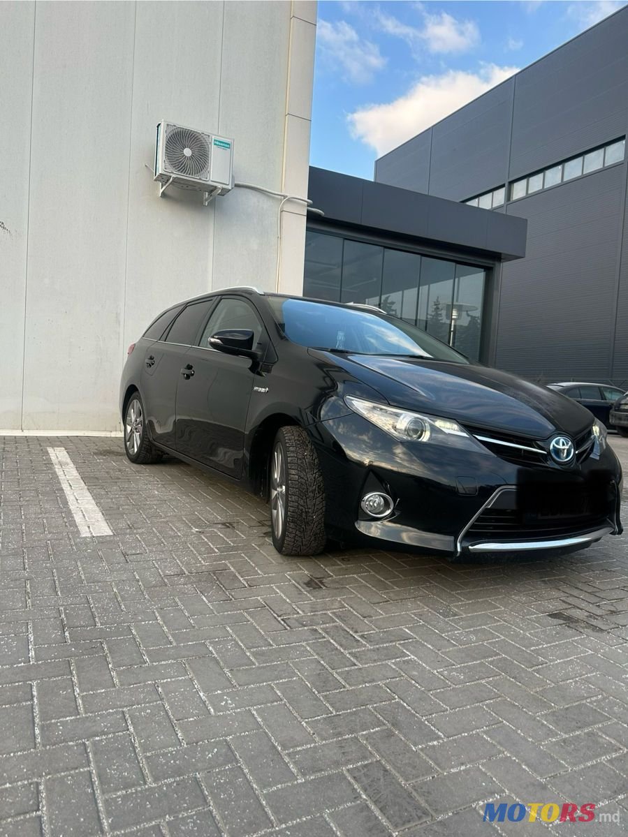 2013' Toyota Auris photo #1