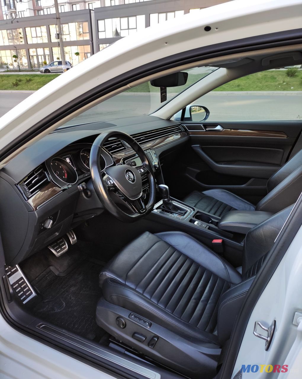 2016' Volkswagen Passat photo #2