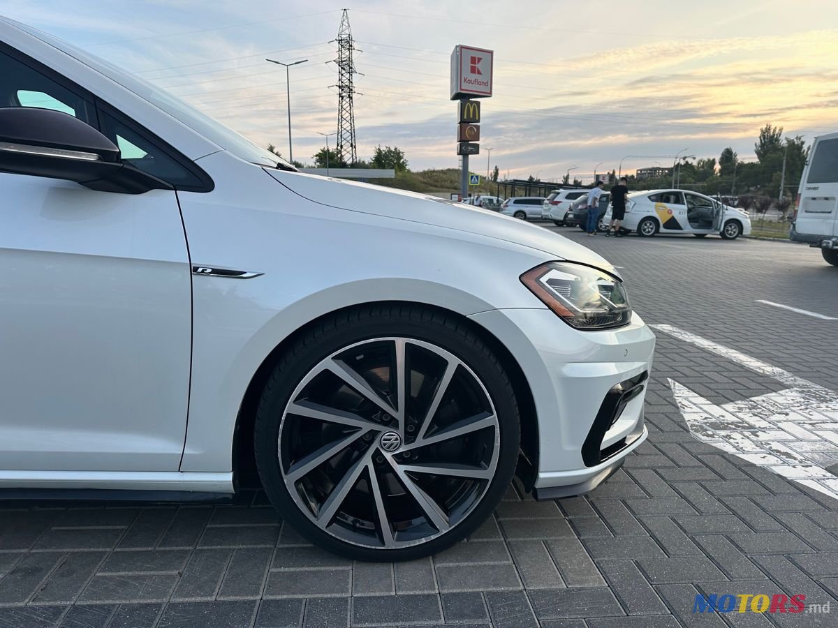 2018' Volkswagen Golf photo #4
