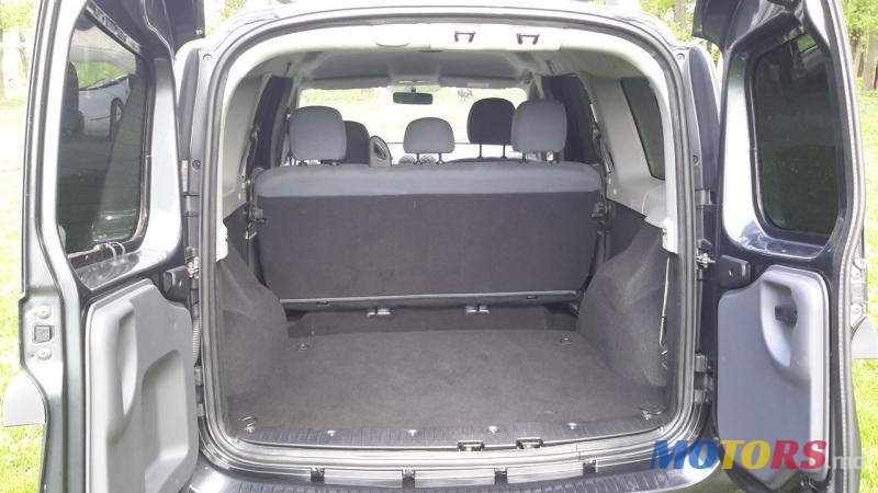 2011' Dacia Logan photo #7