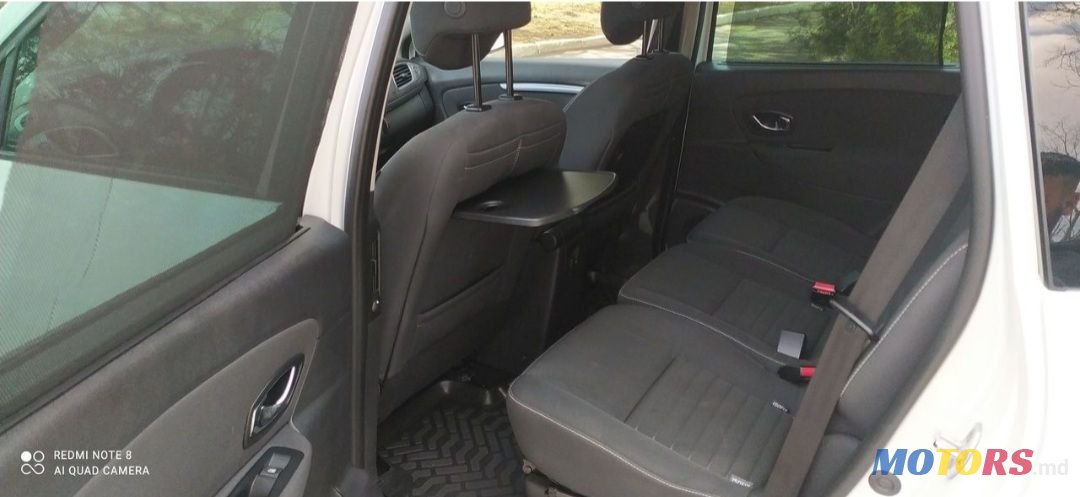 2015' Renault Scenic photo #5