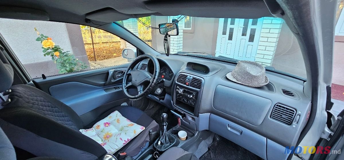 2002' Mitsubishi Space Star photo #2