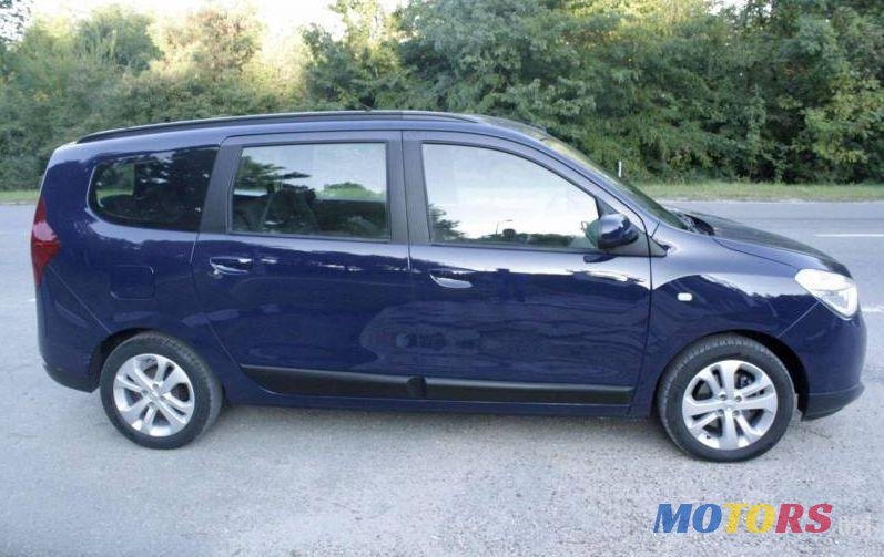 2013' Dacia Lodgy photo #1