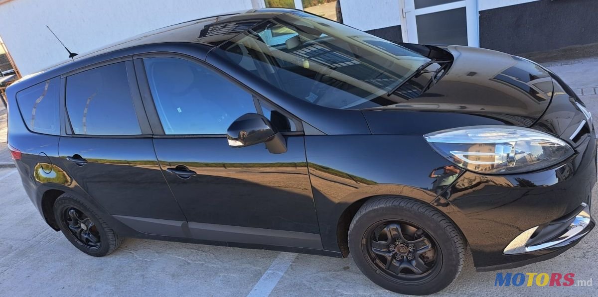 2012' Renault Grand Scenic photo #3