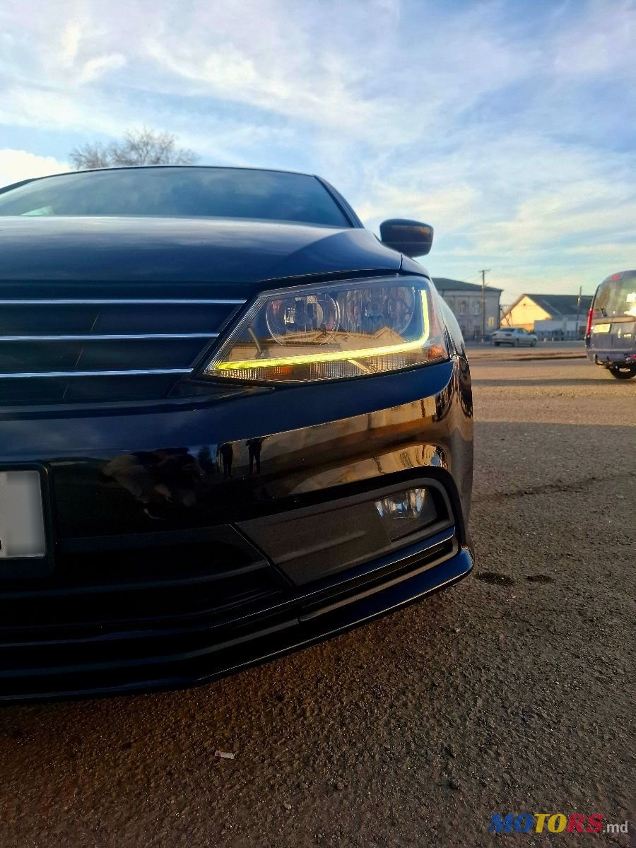 2016' Volkswagen Jetta photo #2