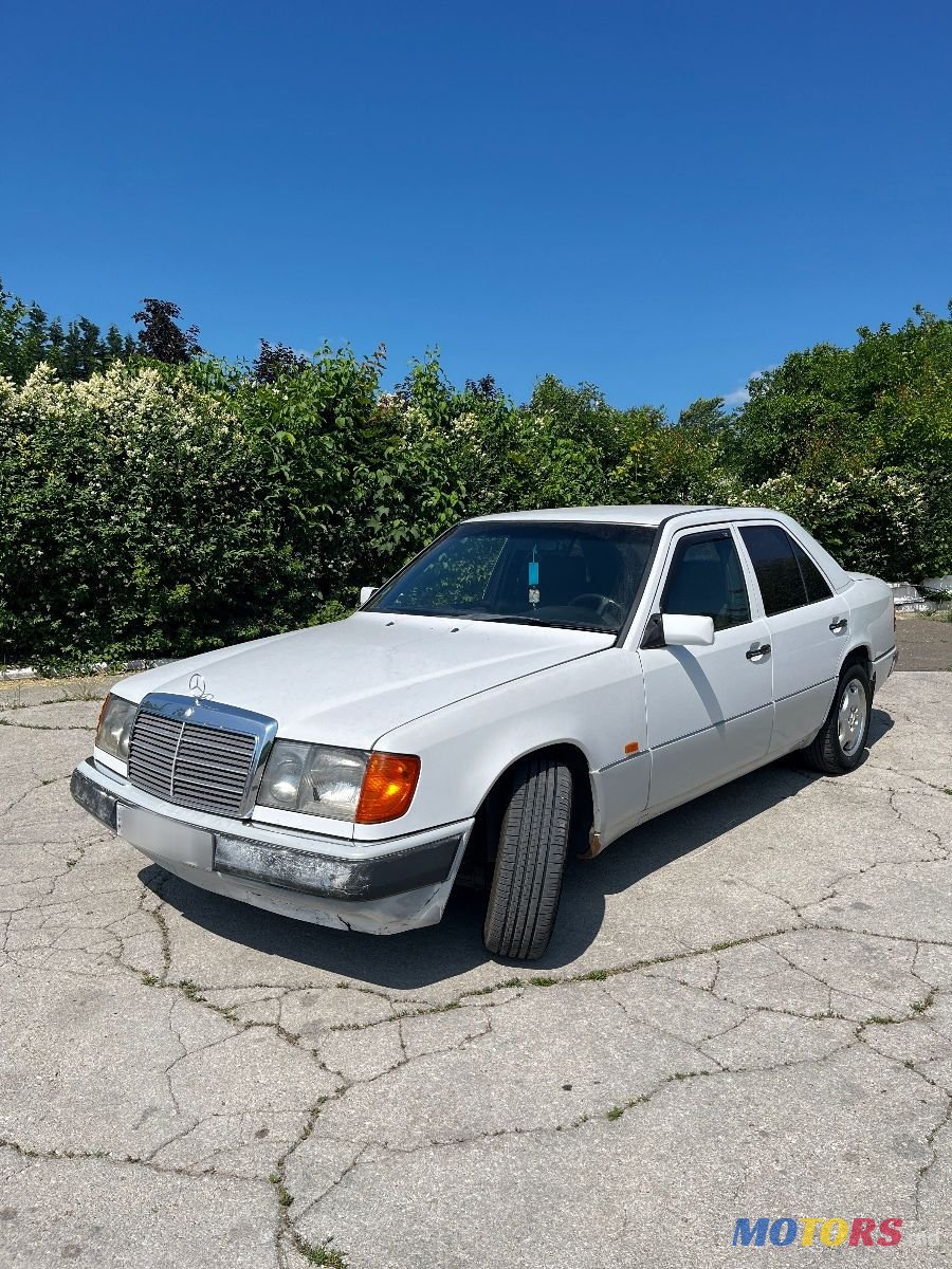 1991' Mercedes-Benz W124 photo #2