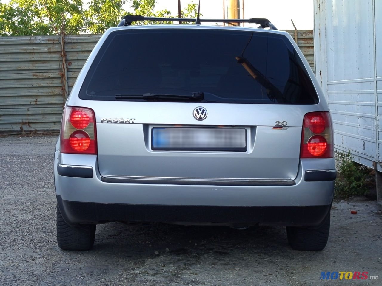 2001' Volkswagen Passat photo #2