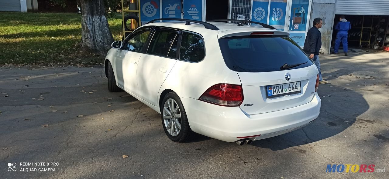 2009' Volkswagen Golf photo #2