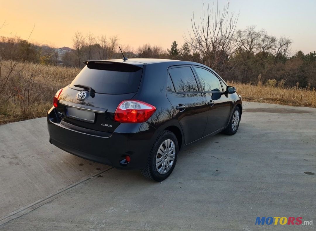 2010' Toyota Auris photo #4