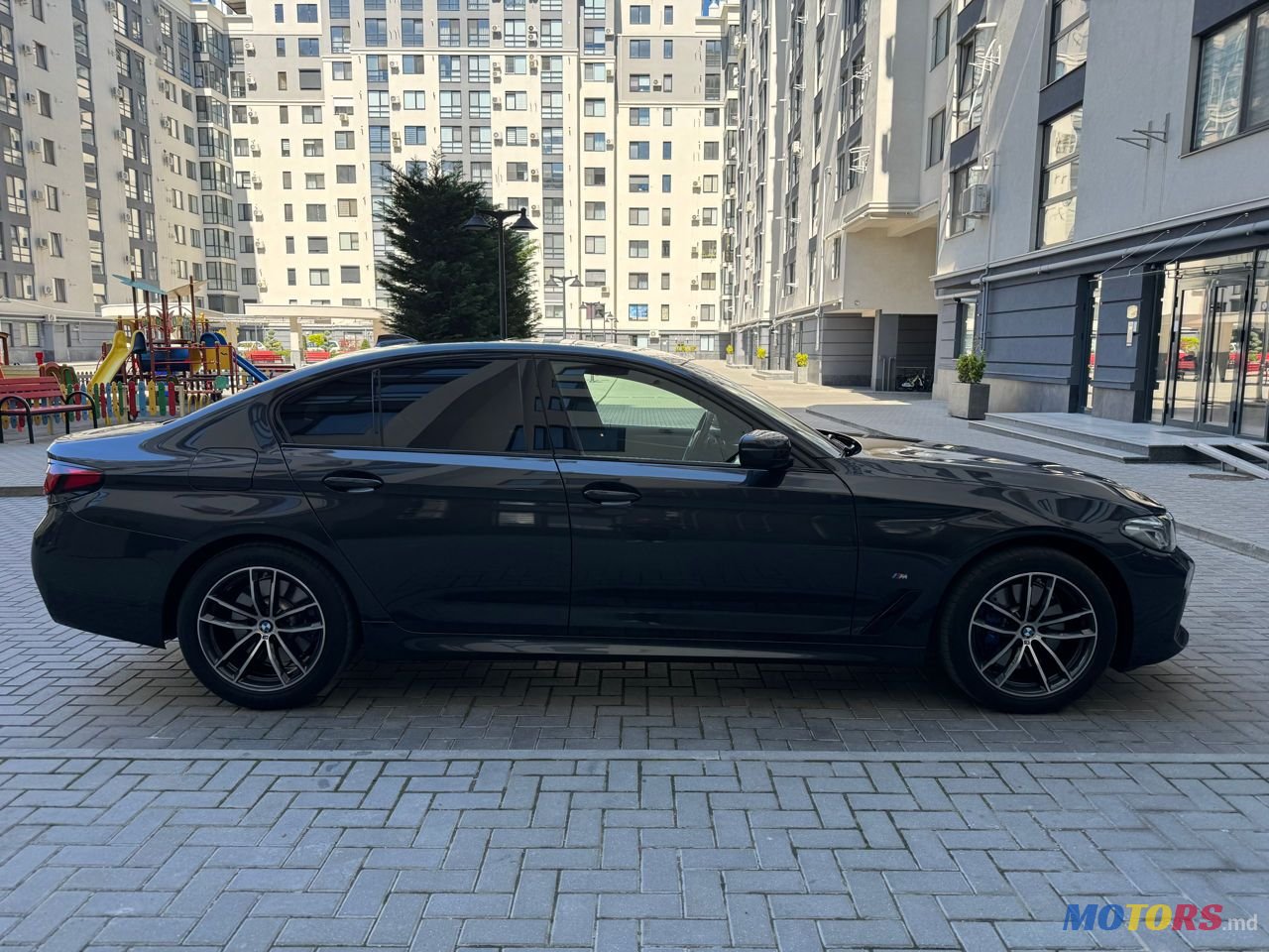 2020' BMW 5 Series photo #3