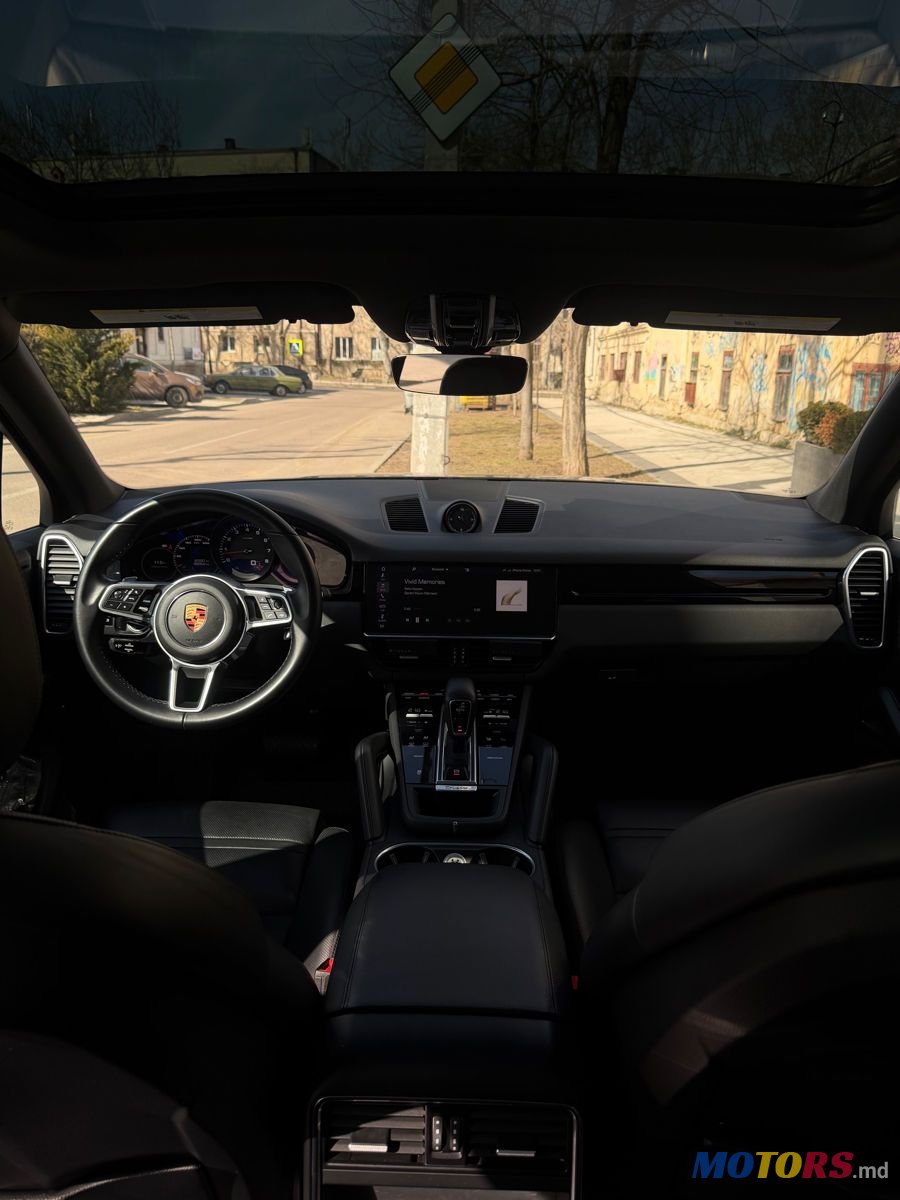2019' Porsche Cayenne photo #6