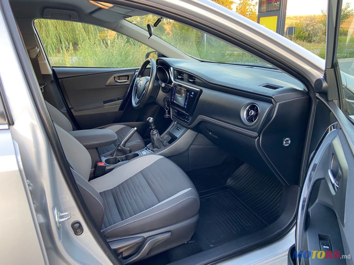 2016' Toyota Auris photo #6