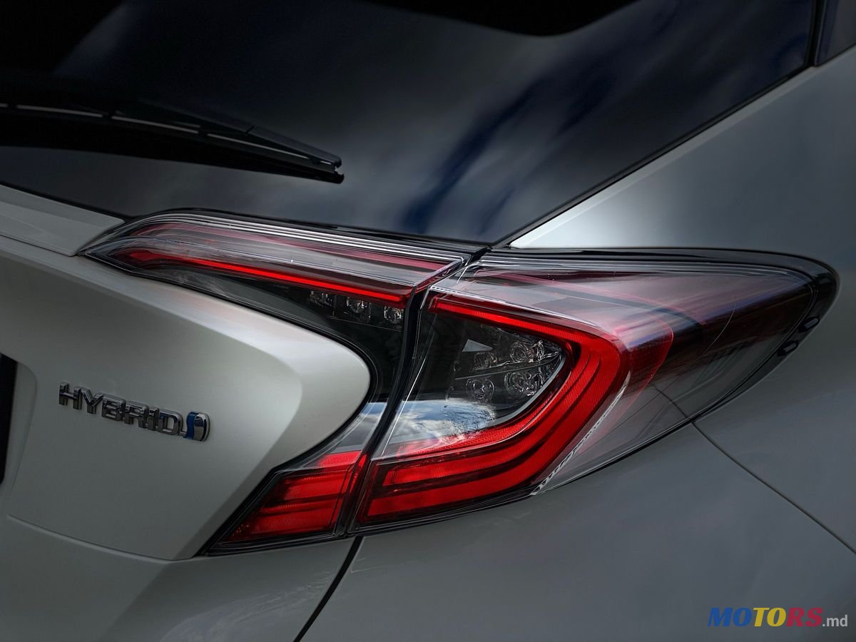 2017' Toyota C-HR photo #5