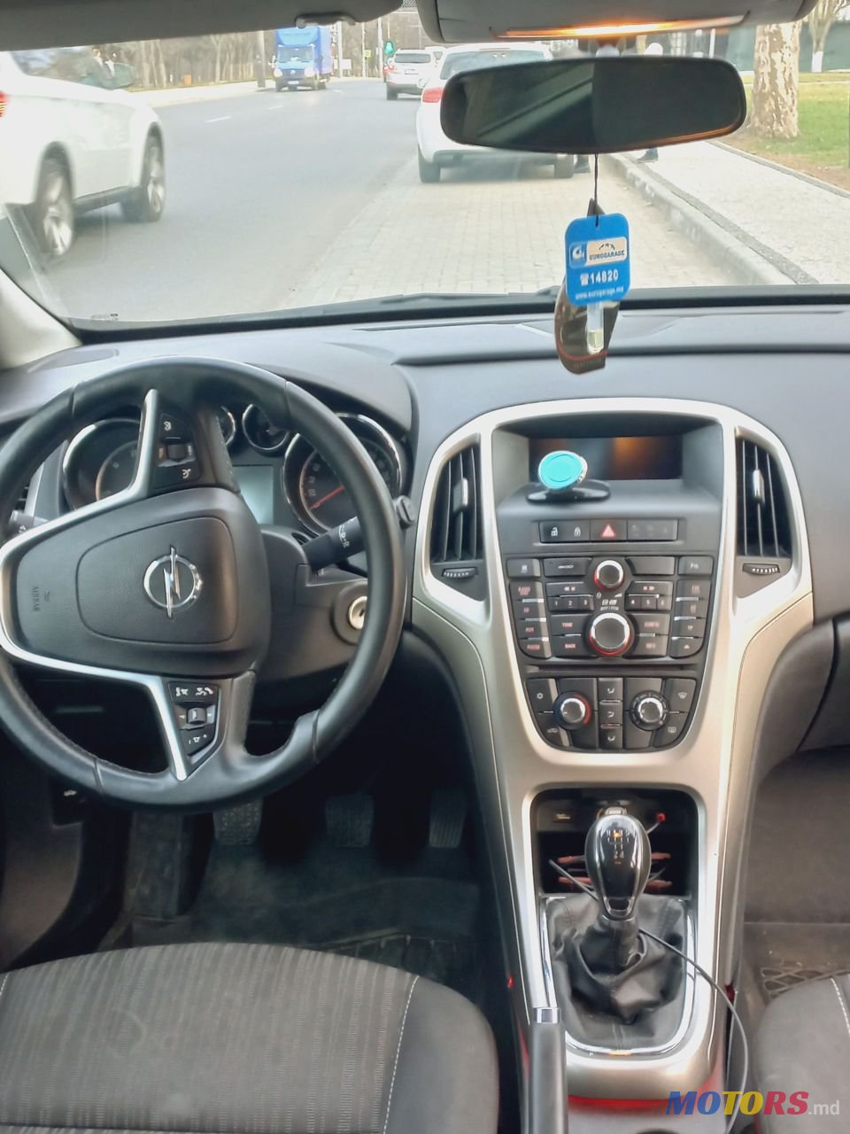 2012' Opel Astra photo #5