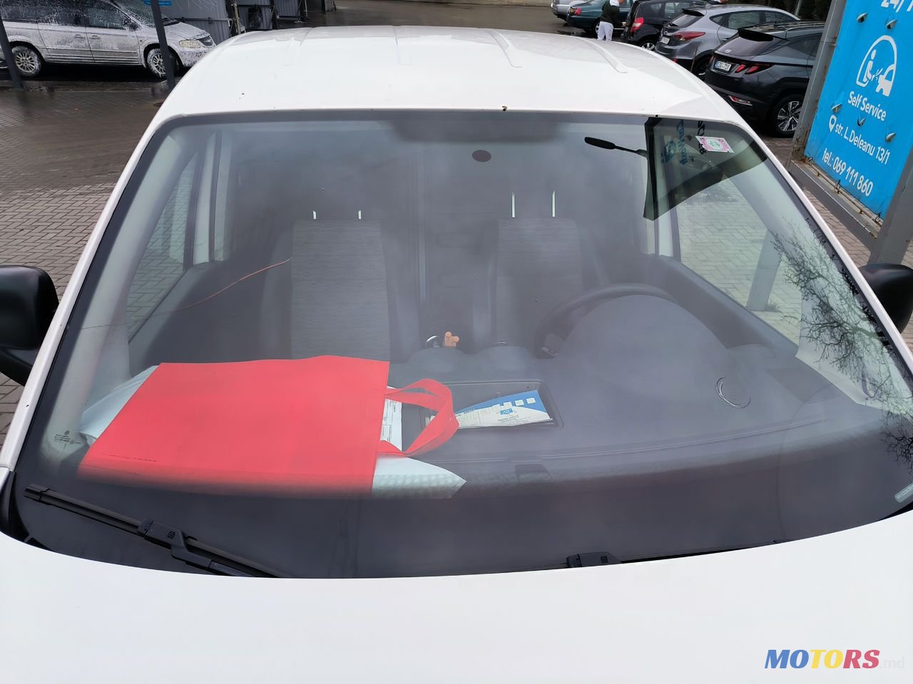 2010' Volkswagen Caddy photo #3