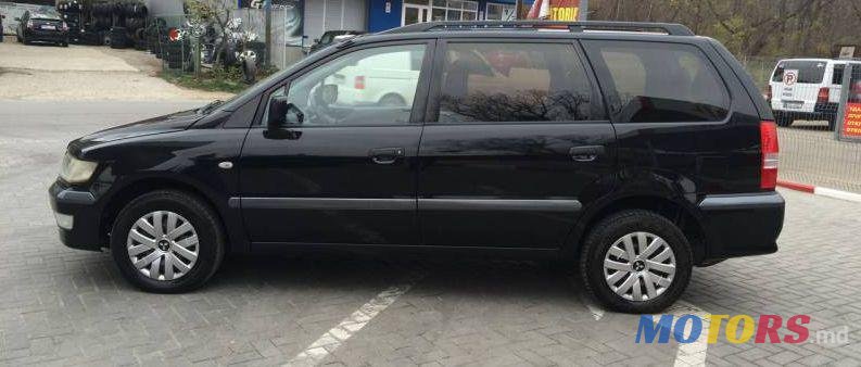 2002' Mitsubishi Space Wagon photo #4