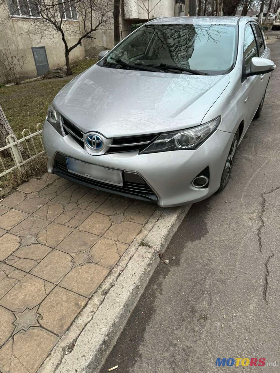 2013' Toyota Auris photo #1