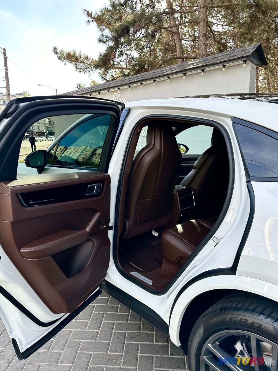 2020' Porsche Cayenne Coupe photo #6