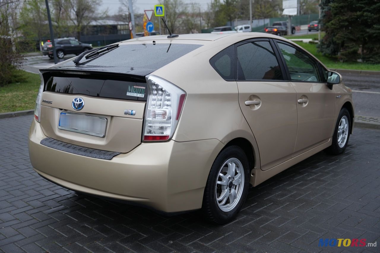 2010' Toyota Prius photo #6